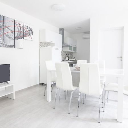 New Family 2 Bedroom Apartment Vodnjan Buitenkant foto